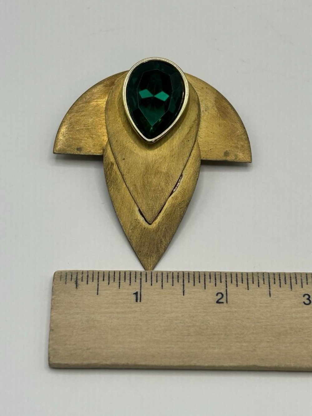 Vintage Art Deco Style Gold Tone Brooch Green Rhinestone Geometric Pin Traitors - Picture 8 of 9